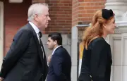 Sarah Ferguson discrète après l'arrestation d'Andrew, ses liens avec Epstein resurgissent