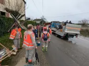 Solidarité à Coussan : plus de 40 bénévoles aident les sinistrés après la crue