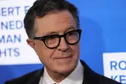 Stephen Colbert accuse CBS de reculer face à Trump, dénonçant un manque de soutien