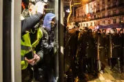 Un CRS dénonce des violences policières contre des Gilets jaunes dans un Burger King