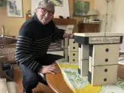 Un retraité saintongeais révolutionne la prévention routière avec sa méthode des dominos