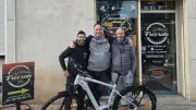 Un vélo électrique offert à Julio, bénévole écologique de l'Hérault