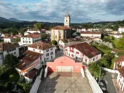 Urrugne face au défi du logement sous les contraintes des lois Montagne et Littoral