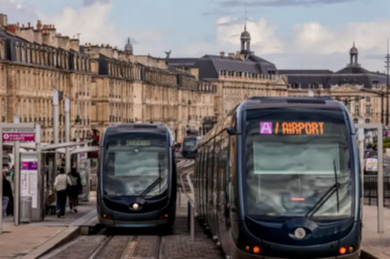 Collision entre un tramway et un cycliste à Bordeaux : deux blessés transportés