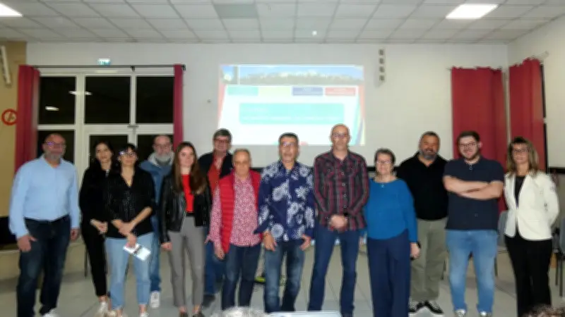 Frédéric Cuer présente sa liste de quinze colistiers pour les élections à Cornillon