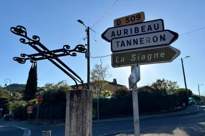 À Auribeau, le maire explique comment un accident a plié une croix en fer forgé