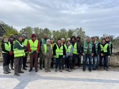 Castelmoronnais mobilisés pour nettoyer les berges du Lot après la crue de février