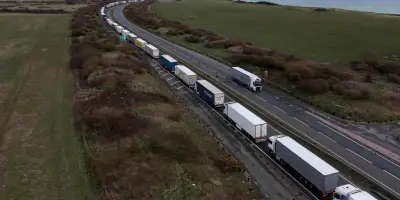 À Clermont-Ferrand, routiers et agriculteurs manifestent contre la flambée des prix des carburants