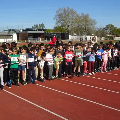 Cross scolaire à Bruges : 700 élèves unis dans un défi coopératif