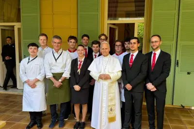 Des lycéens monégasques préparent et servent le déjeuner du pape Léon XIV