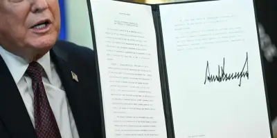 Donald Trump signe un décret pour renforcer le contrôle du vote par correspondance