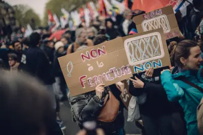 Grève des enseignants, perquisitions à Paris, Macron au Japon : l'actualité du 31 mars