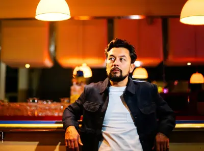 Karim Duval présente 'Entropie', un one-man-show sur la semi-maturité à l'Ermitage-Compostelle