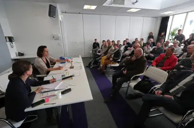 La vente à la bougie de l'hôtel Delmas à La Rochelle : un succès inattendu pour l'État