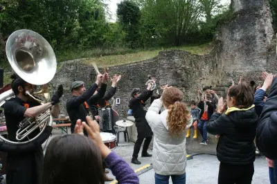 Le festival Le Réveil de la Pince célèbre les arts du cirque et de la rue en 2026