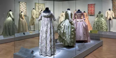Le Palais Galliera dévoile les secrets de la mode du XVIIIe siècle à Paris