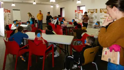 Les écoliers de Calvisson créent une exposition avec l'illustratrice Mathilde Magnan