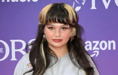 Lola Young, après sa pause pour sa santé mentale, annonce son retour sur scène