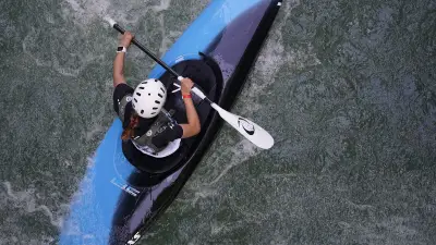 Tragédie en kayak : une femme meurt noyée après le glissement de son gilet de sauvetage