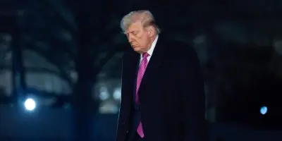 Trump évoque des progrès avec l'Iran mais menace de détruire les infrastructures pétrolières