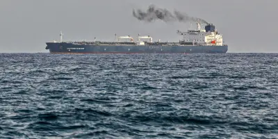 Un pétrolier russe accoste à Cuba après l'approbation de Trump, malgré le blocus américain