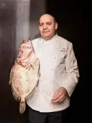 Andreas Mavrommatis, le restaurateur grec qui a conquis Paris avec son authenticité