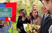 Anne Hidalgo inaugure une allée symbolique avant la passation à Paris