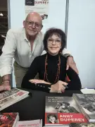 Anny Duperey rayonne au salon des seniors de Cénac, accompagnée par l'auteur Patrice Landry