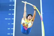 Armand Duplantis décroche son quatrième titre mondial en salle avec un saut à 6,25 mètres