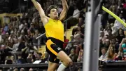 Armand Duplantis franchit 6,31 mètres : son 15e record du monde historique