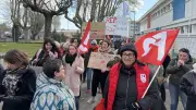 Bagnols-sur-Cèze : parents et enseignants manifestent à nouveau pour plus de moyens à l'école Jules-Ferry