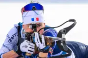 Biathlon : Éric Perrot décroche sa première Coupe du Monde, un exploit historique