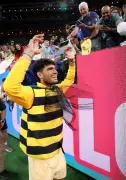 Carlos Alcaraz revêt un costume d'abeille après sa victoire à Indian Wells