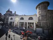 Chanel révèle une façade Art déco à Biarritz pour sa boutique éphémère avant le défilé