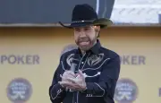 Chuck Norris, légende du karaté et du cinéma d'action, est décédé à 86 ans