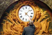 Cinquante ans du changement d'heure d'été en France : un rituel controversé