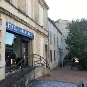 Claire Scofield transforme sa galerie en espace collaboratif mensuel à Monségur