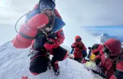 Constance Schaerer, 26 ans, plus jeune Française à vaincre l'Everest pour son père
