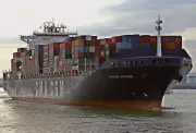 Crise au Golfe : CMA CGM et Hapag-Lloyd suspendent leurs navires, Washington appelle à la prudence