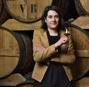 Crise du cognac : arrachage de vignes, emplois menacés et parité en question