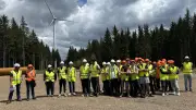Des lycéens lozériens visitent un parc éolien pour comprendre la transition énergétique