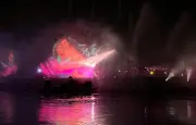 Disneyland Paris dévoile son spectacle nocturne immersif avec drones aquatiques