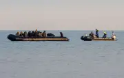 Départs massifs de migrants par la Manche lors de la première fenêtre météo favorable de l'année