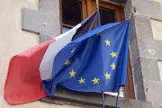 Drapeaux européens retirés par des maires RN : la polémique en quatre questions clés