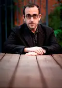 Désenchantement à Abou Dhabi : l'envers social de la mondialisation dans le roman de Ferrari