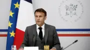 Emmanuel Macron dénonce un manuel Hachette sur l'attaque du 7 octobre