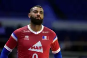 Ervin Ngapeth, double champion olympique, tracte pour les écologistes à Poitiers