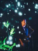 Geoffrey Secco révolutionne les concerts avec l'hypnose pour intensifier l'expérience musicale