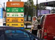 Guerre au Moyen-Orient : Lescure et Villeroy de Galhau rassurent sur l'économie française