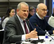 Hervé Bayard apporte son soutien à Geneviève Darrieussecq, critiquant la fiscalité de Dayot